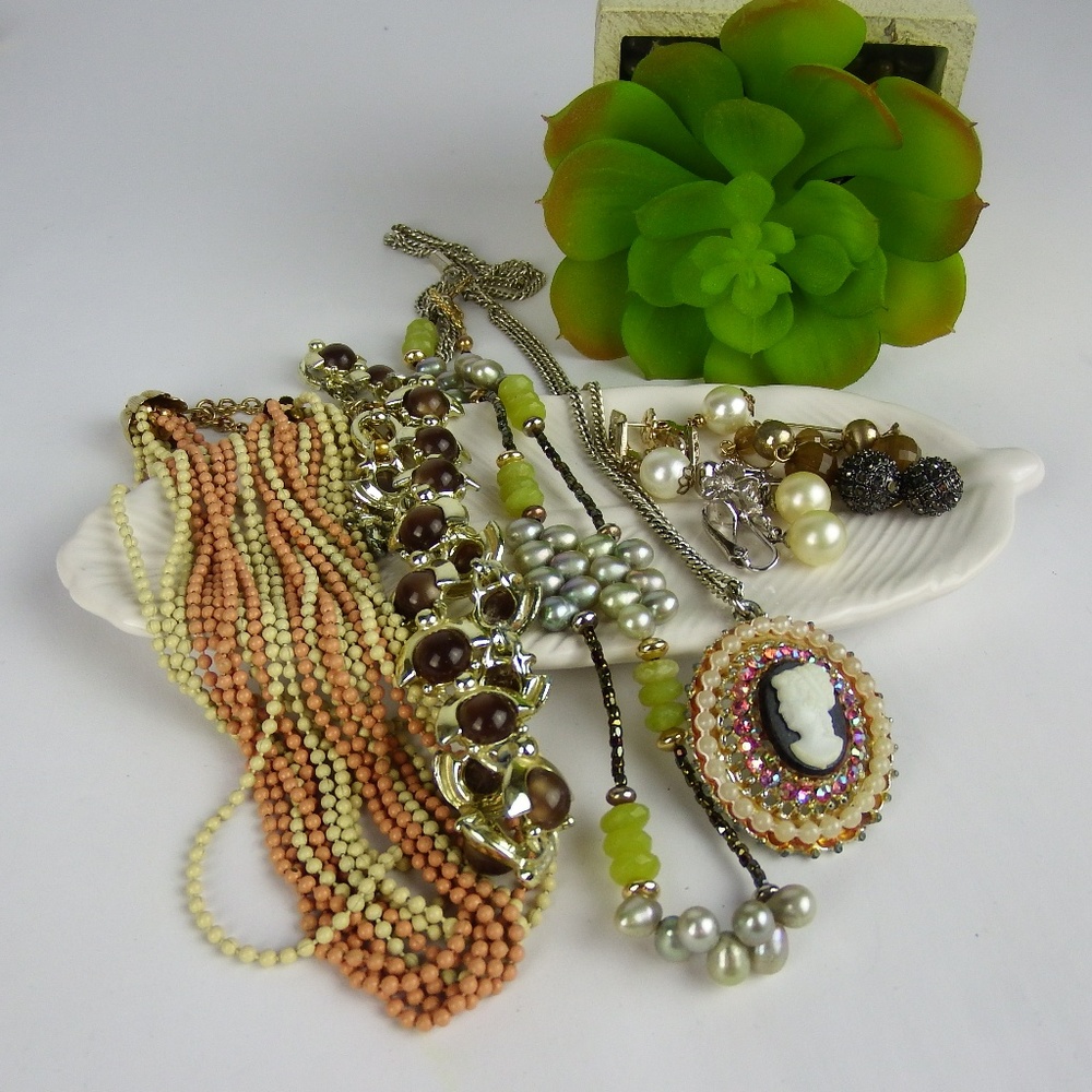 7 piece vintage jewelry bundle